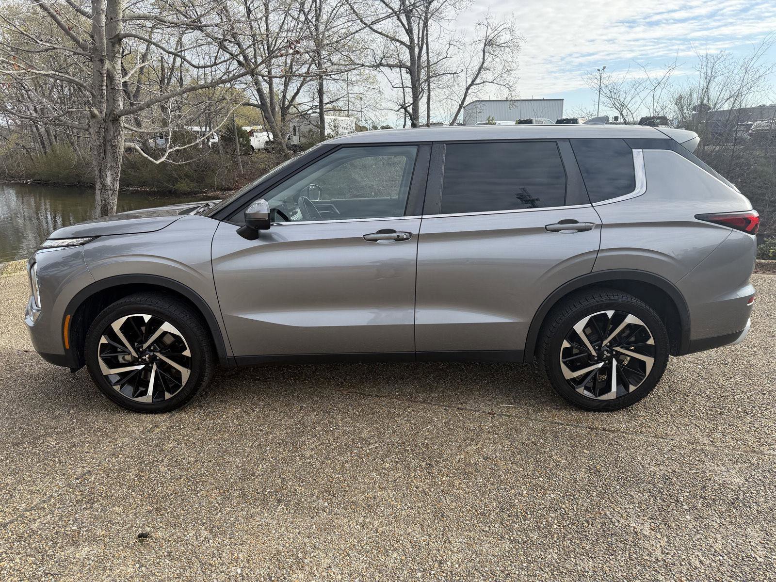 Used 2022 Mitsubishi Outlander SE image 6