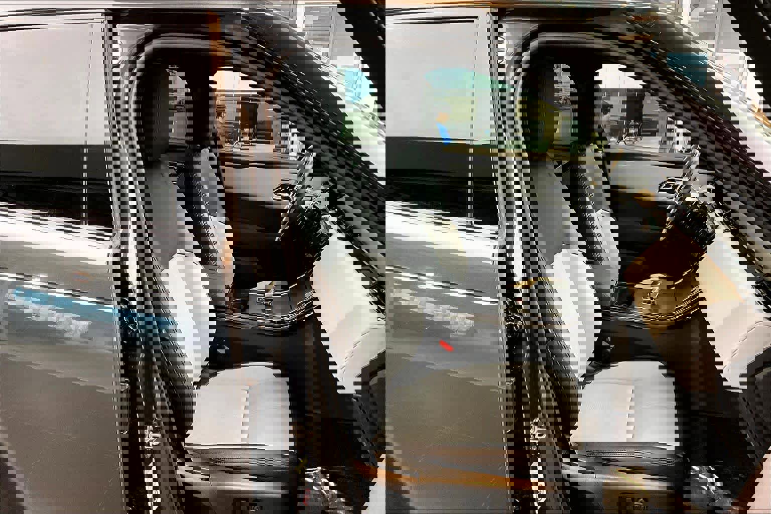 Used 2024 Land Rover Range Rover Velar Dynamic SE image 9