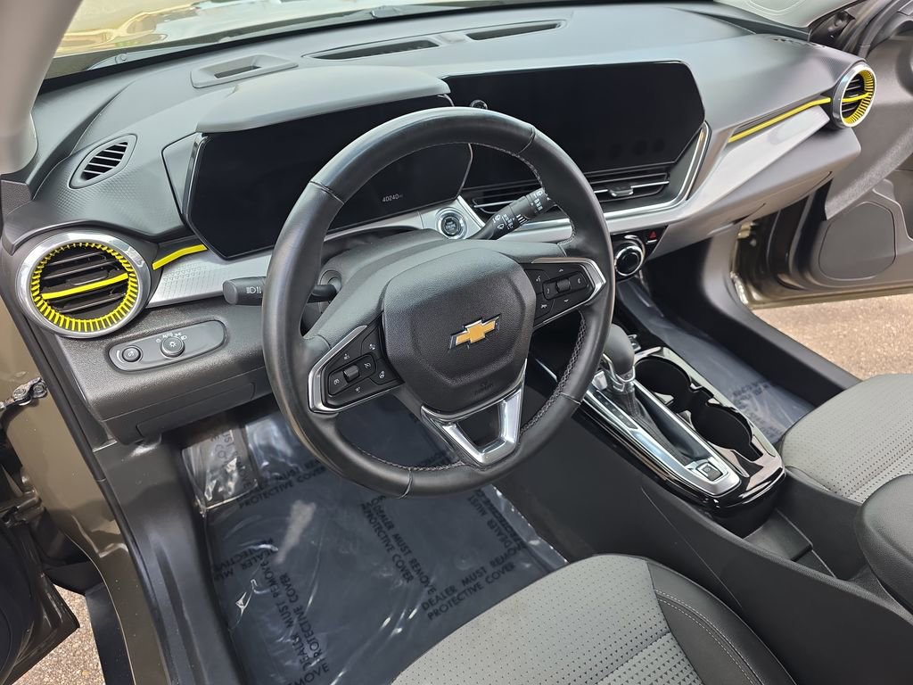 Certified 2024 Chevrolet Trax LT w/ Driver Confidence Package image 16