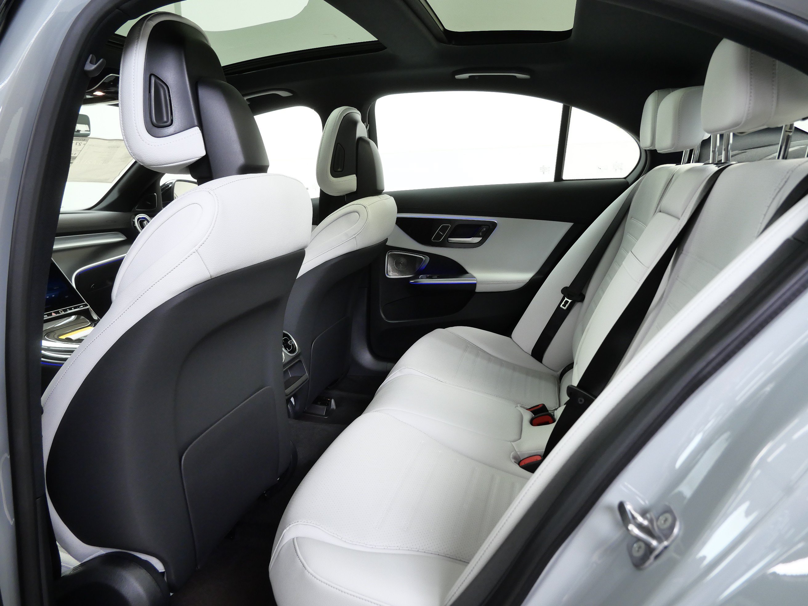 New 2026 Mercedes-Benz C 300 4MATIC Sedan image 9