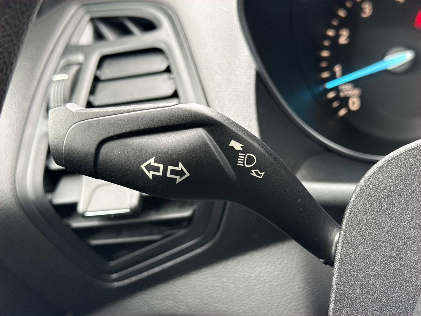 Used 2018 Ford Escape SE image 17