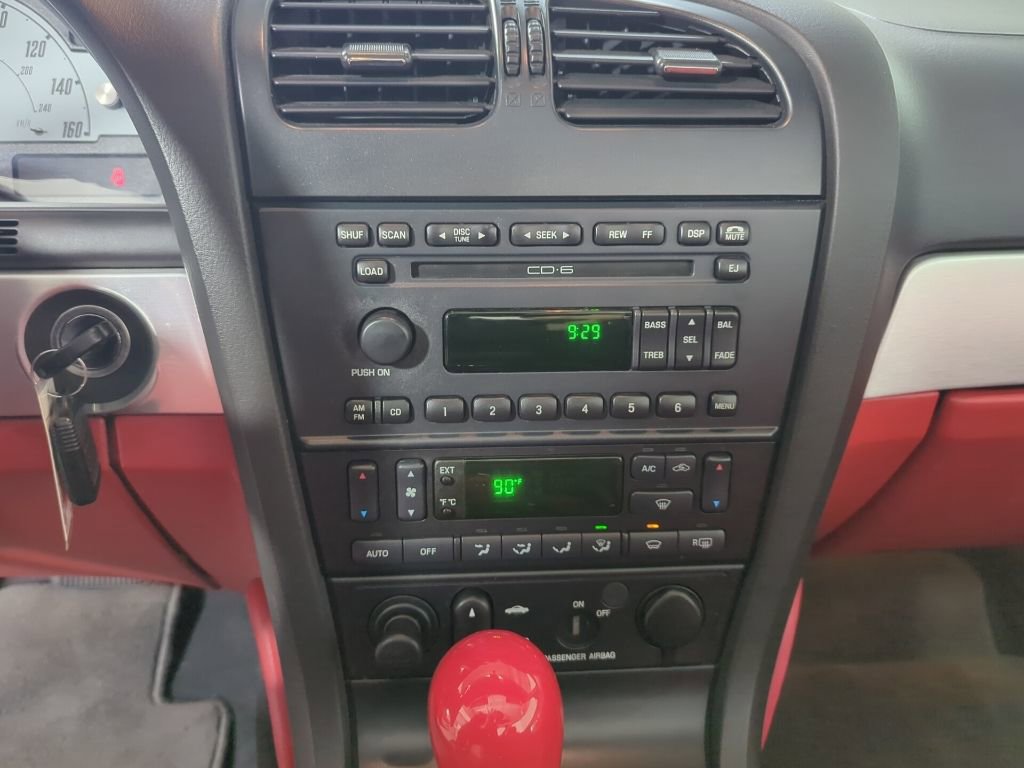 Used 2002 Ford Thunderbird Base image 23