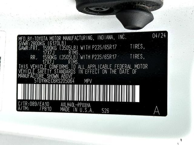 Used 2024 Toyota Sienna XLE FWD image 32