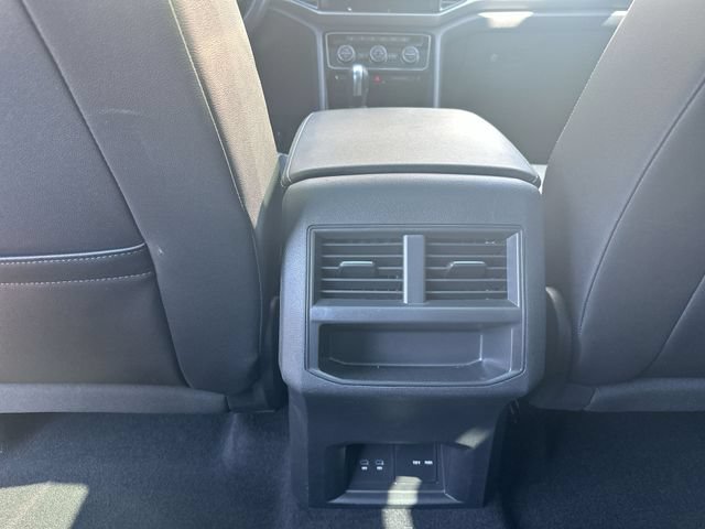 Used 2022 Volkswagen Atlas Cross Sport SEL R-Line AWD/4WD image 23