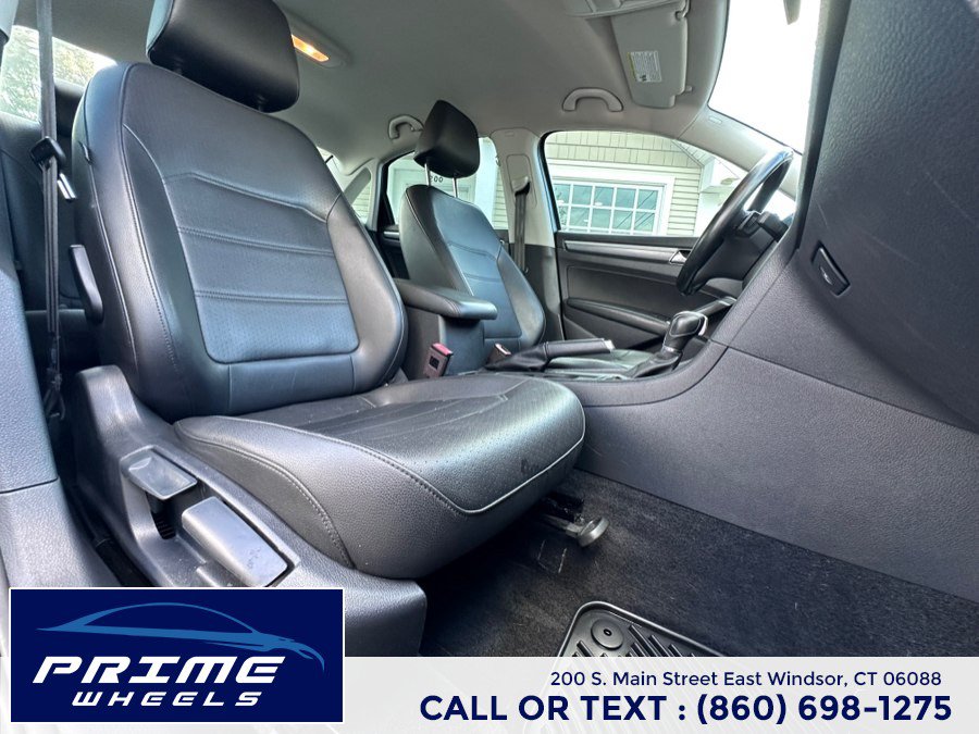Used 2018 Volkswagen Passat 2.0T R-Line FWD image 17