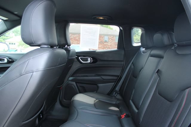 Used 2025 Jeep Compass Trailhawk w/ Trailhawk Convenience Group AWD/4WD image 29