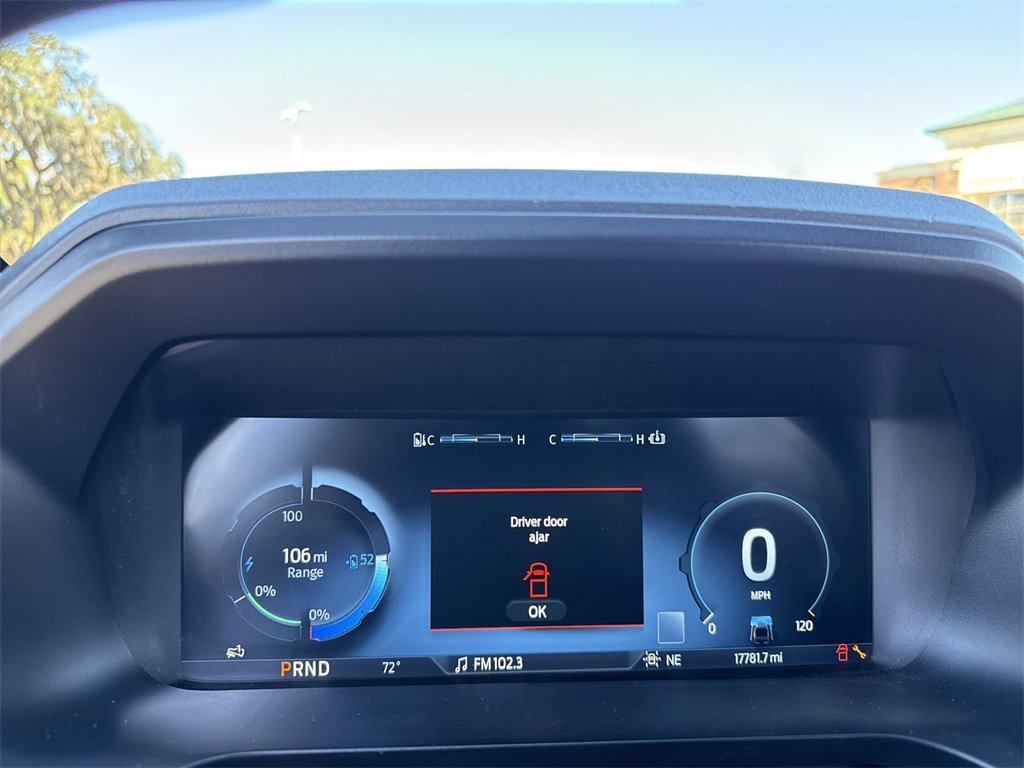 Used 2022 Ford F150 Lightning Lariat image 17