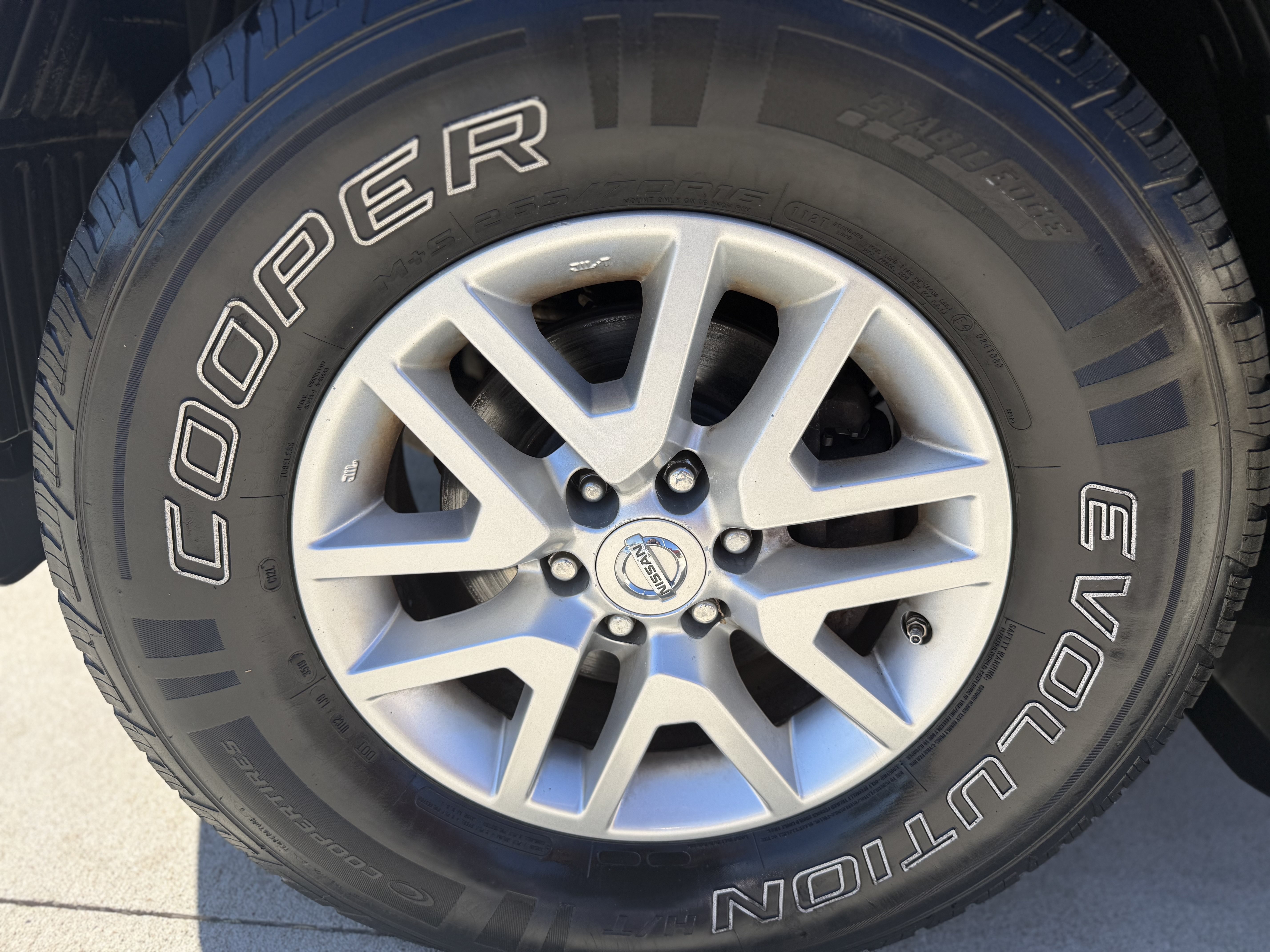 Used 2015 Nissan Frontier SV w/ SV Value Truck Package AWD/4WD image 9