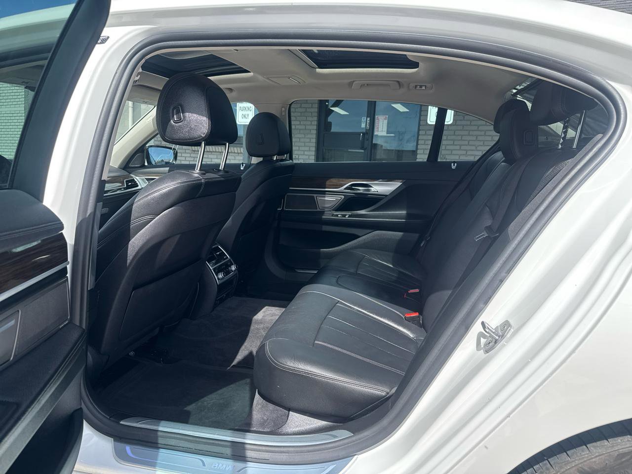 Used 2019 BMW 740i xDrive image 27