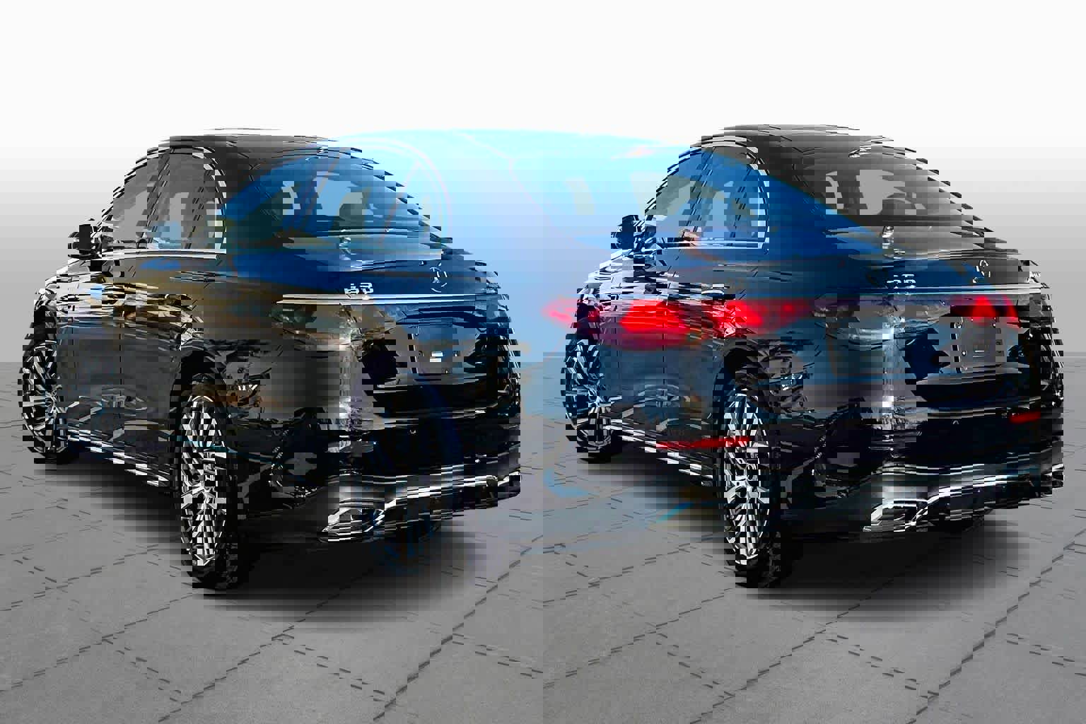 Used 2024 Mercedes-Benz E 350 4MATIC Sedan image 12