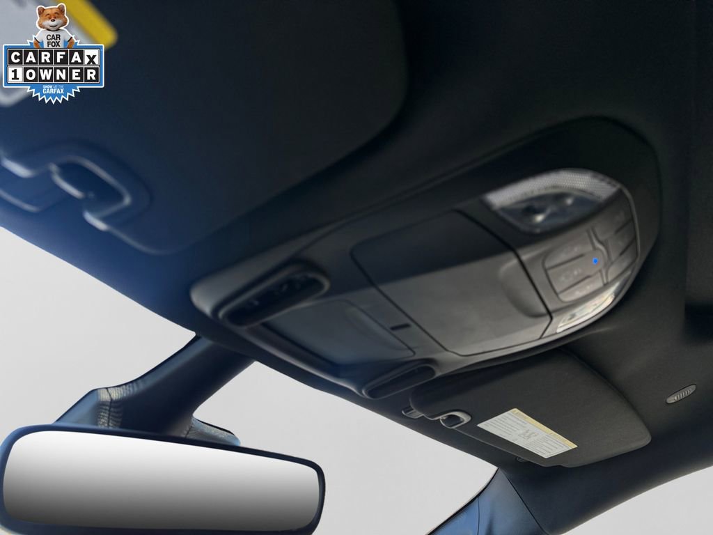 Used 2025 Chrysler Pacifica Limited image 27