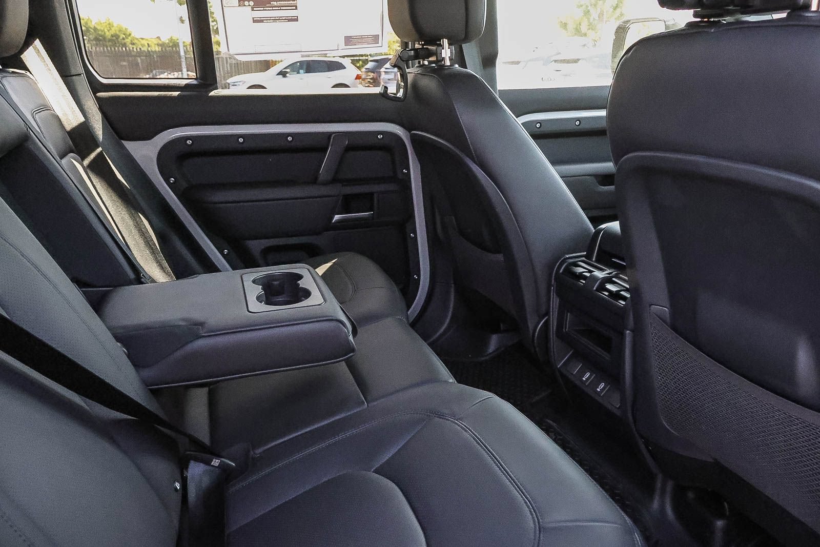 New 2026 Land Rover Defender 110 X-Dynamic SE AWD/4WD image 19