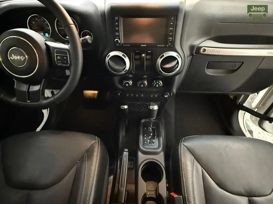 Used 2015 Jeep Wrangler Sahara w/ Connectivity Group AWD/4WD image 24