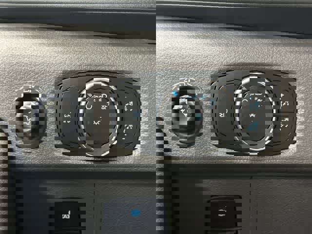 Used 2023 Ford Transit 350 XLT image 19