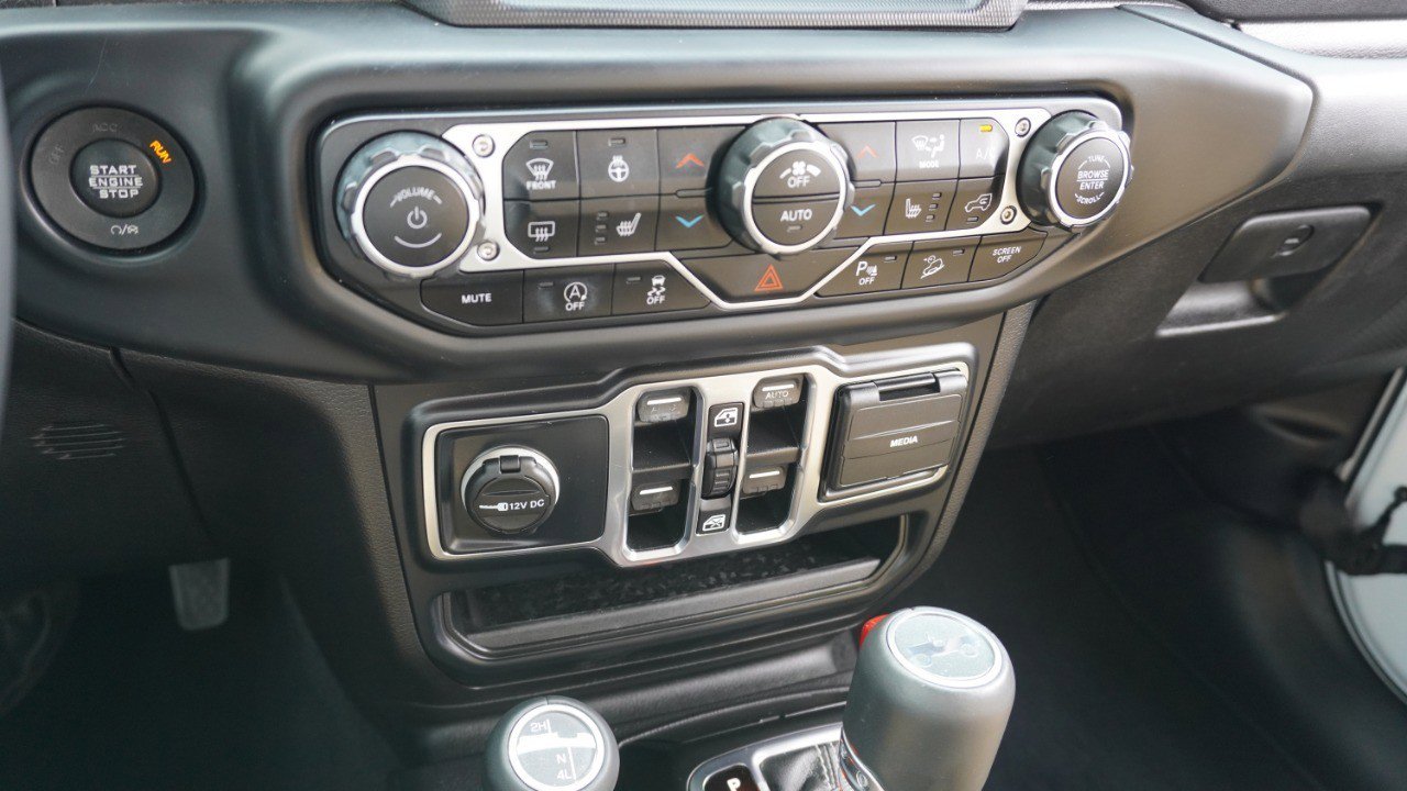 Used 2019 Jeep Wrangler Unlimited Sahara image 21