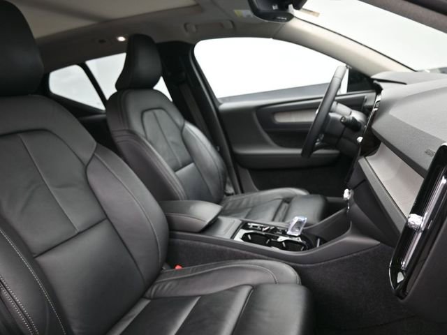 Used 2023 Volvo XC40 B5 Plus w/ Climate Package image 33