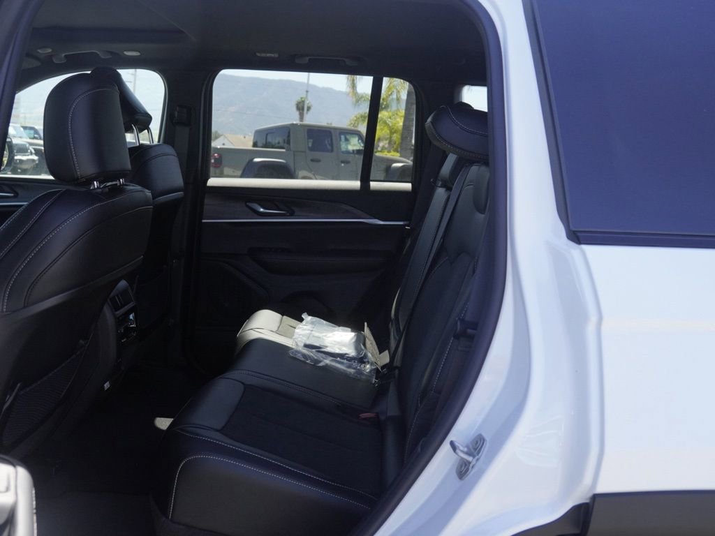 New 2026 Jeep Grand Cherokee Altitude AWD/4WD image 20