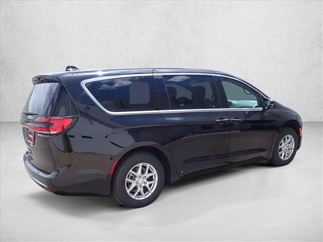 New 2027 Chrysler Pacifica Select FWD image 4