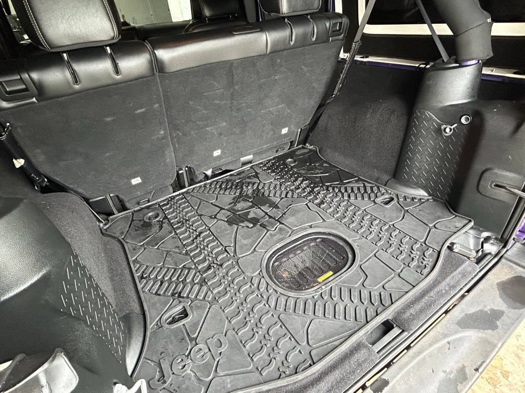 Used 2017 Jeep Wrangler Unlimited Rubicon w/ Connectivity Group AWD/4WD image 36
