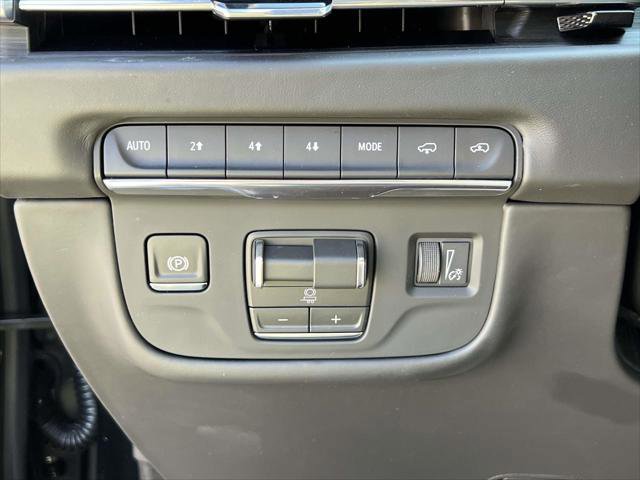 Used 2026 Cadillac Escalade ESV Platinum Sport w/ LPO, ONYX Package AWD/4WD image 25