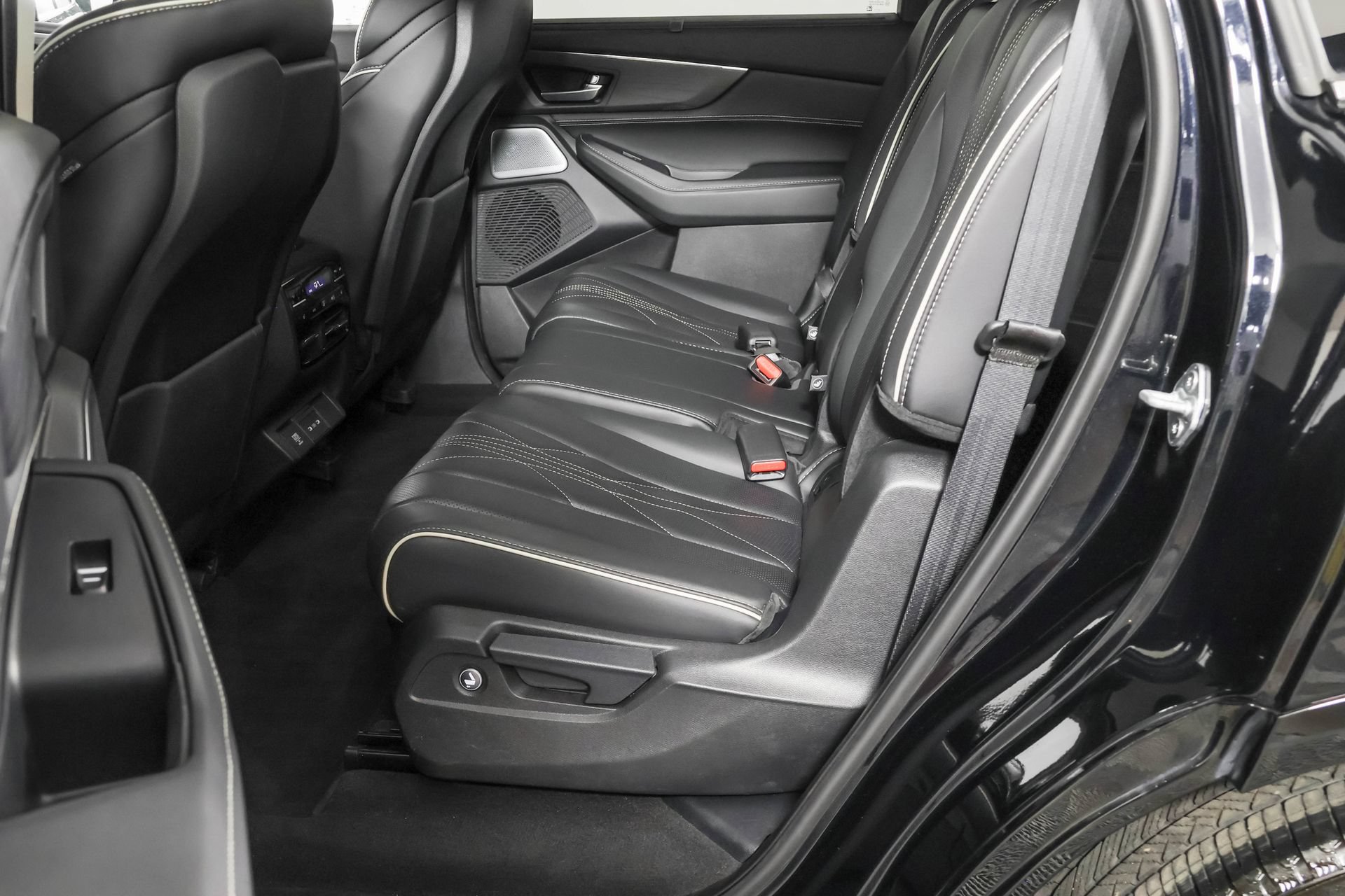 Used 2025 Acura MDX SH-AWD w/ Advance Package image 36