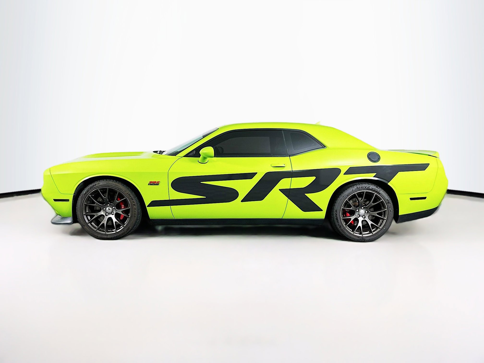 Used 2015 Dodge Challenger SRT w/ Technology Group RWD image 4