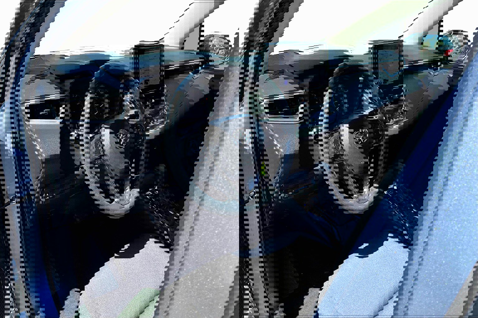 Used 2024 Toyota Corolla LE image 12