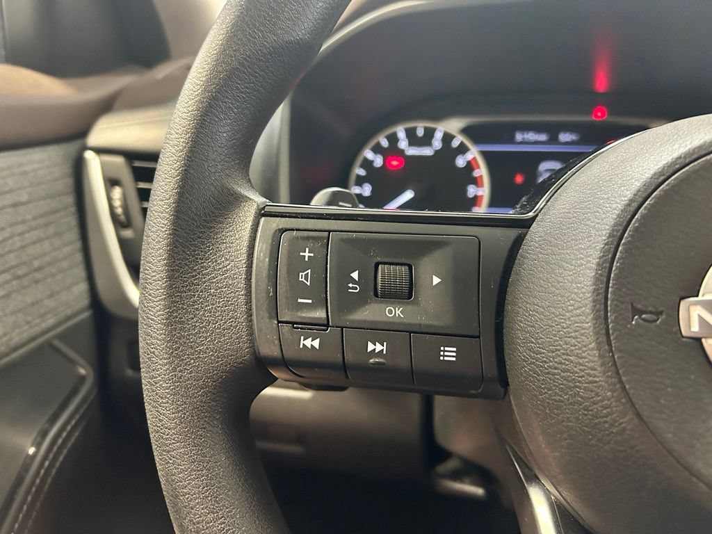 Used 2023 Nissan Rogue SV AWD/4WD image 9