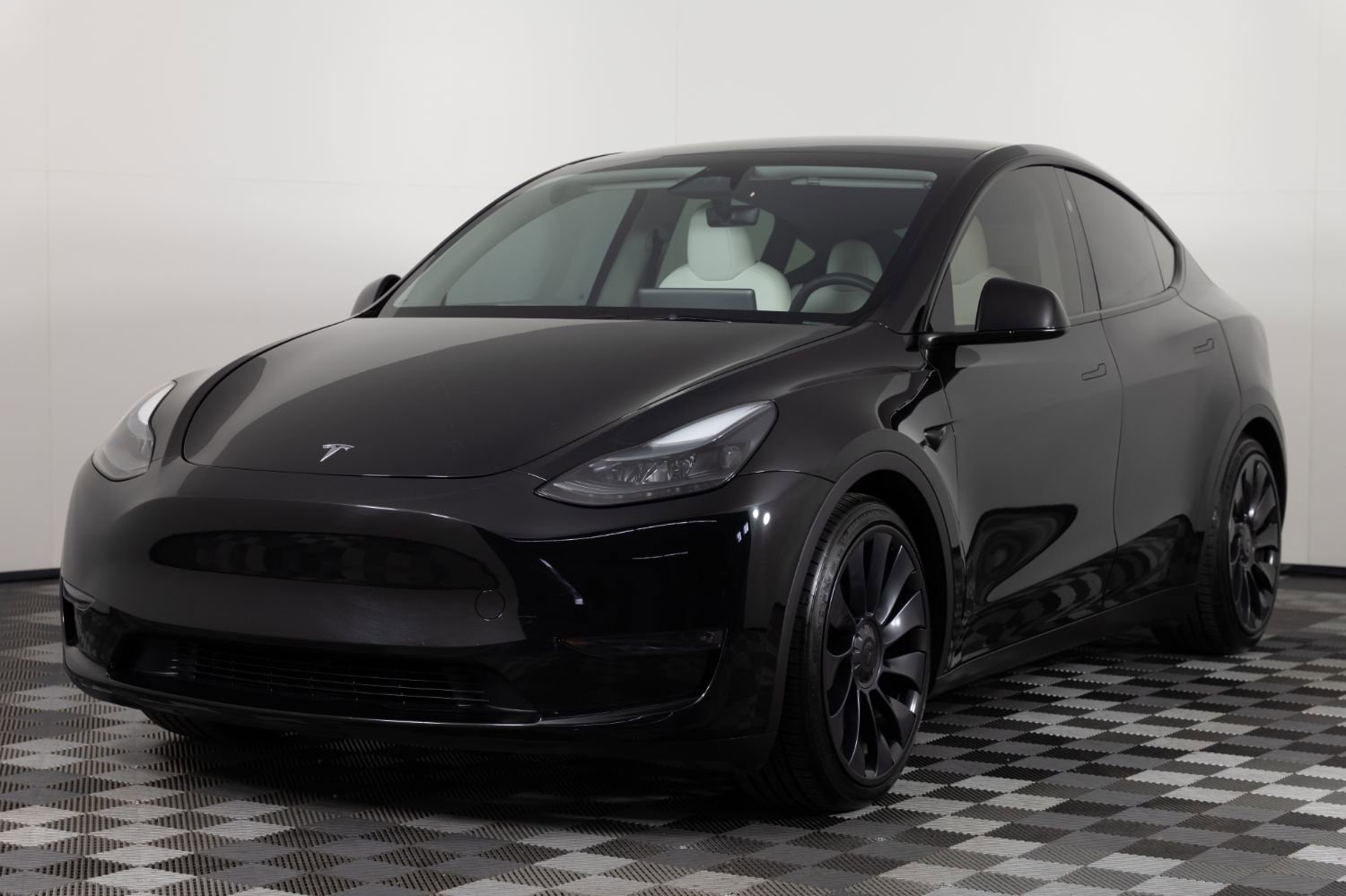 Used 2024 Tesla Model Y Performance AWD/4WD image 2