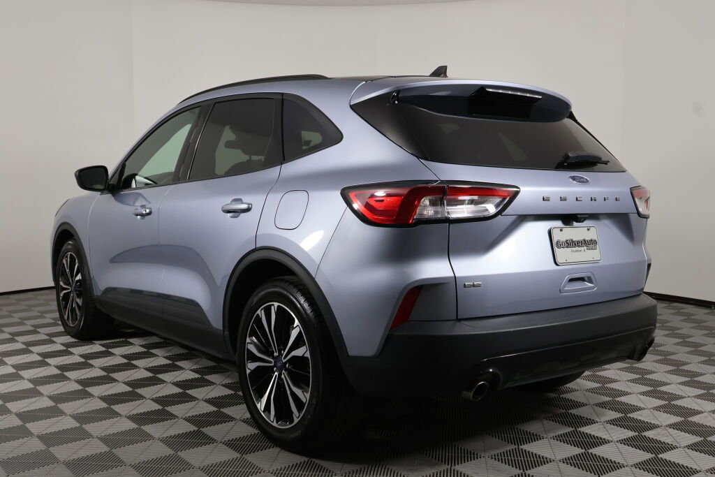Used 2022 Ford Escape SE w/ SE Sport Appearance Package image 4