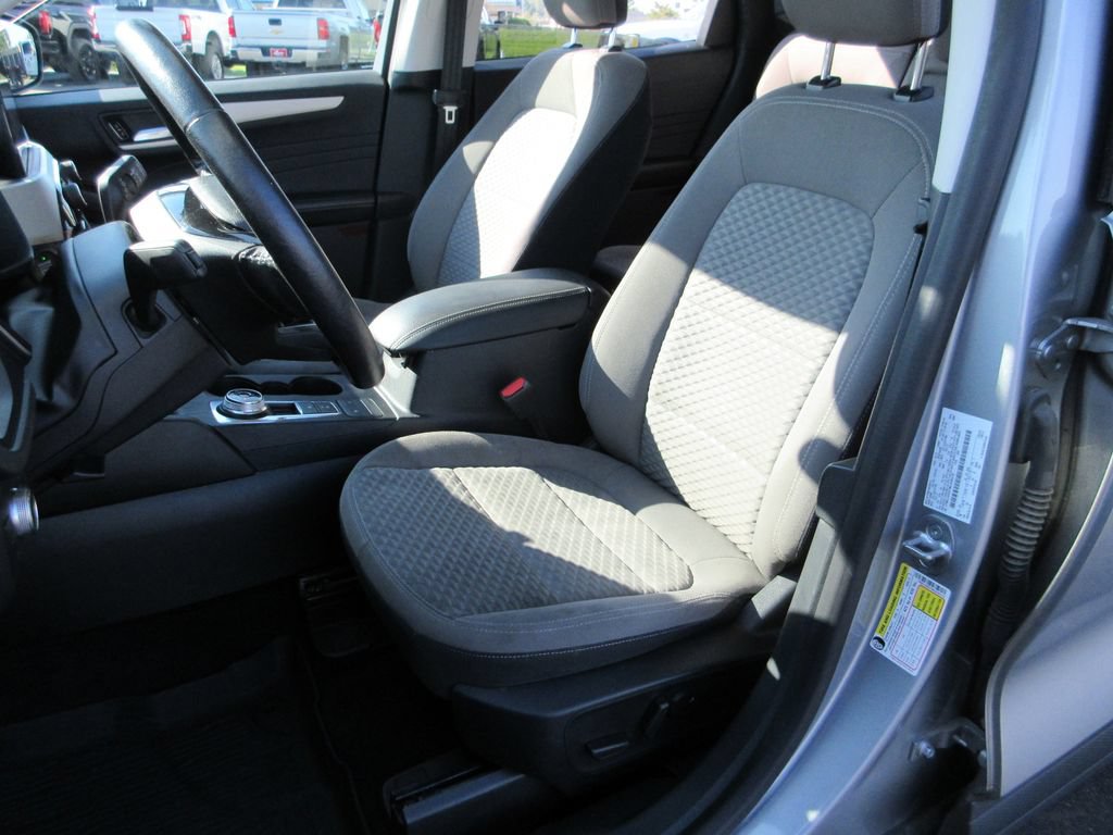 Used 2021 Ford Escape SE w/ SE Sport Appearance Package FWD image 17