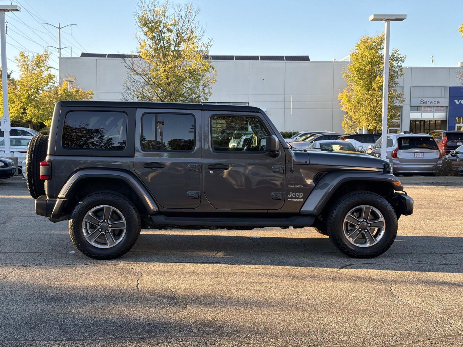 Used 2019 Jeep Wrangler Unlimited Sahara AWD/4WD image 4