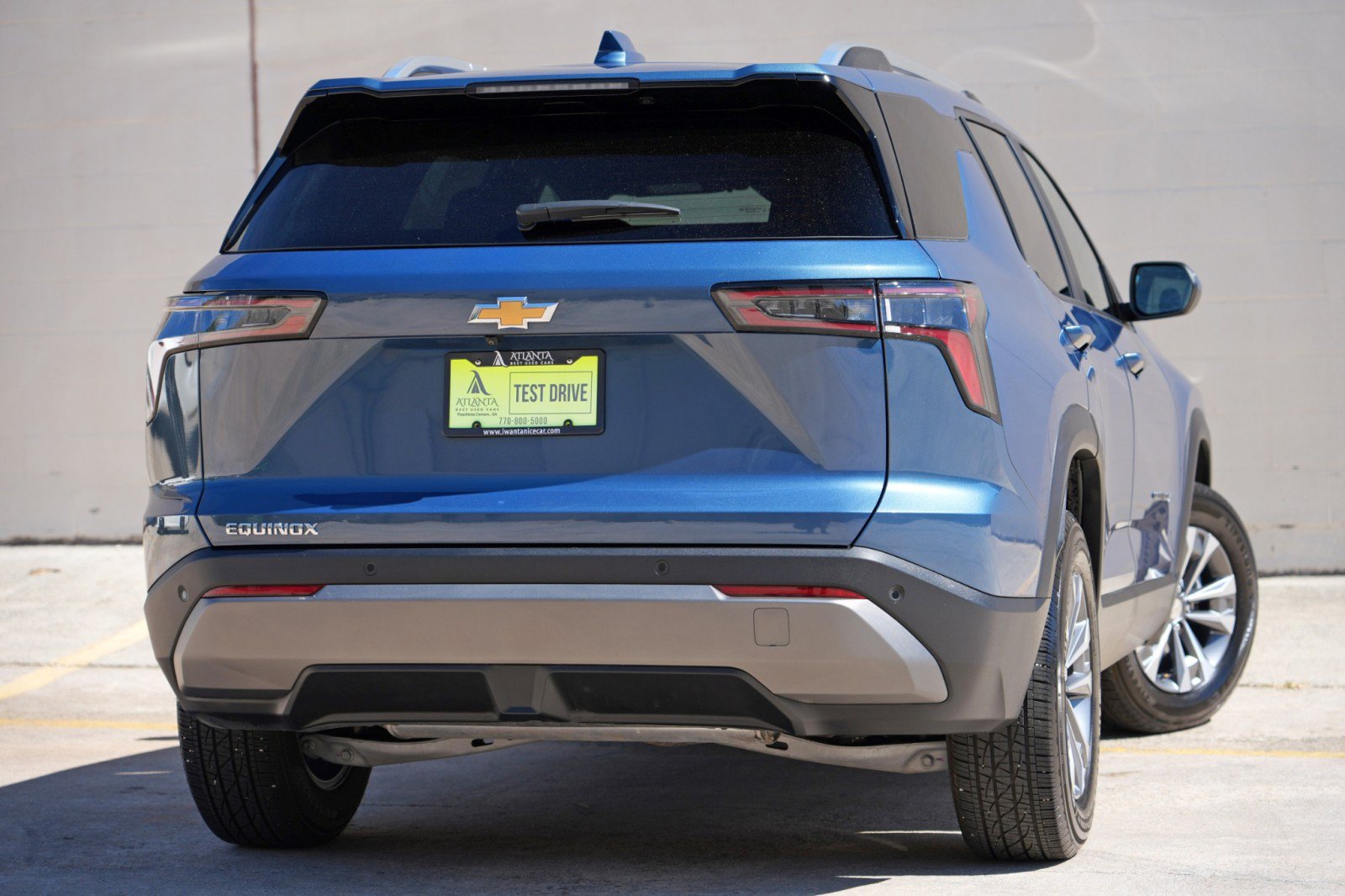 Used 2025 Chevrolet Equinox LT w/ Convenience Package II FWD image 4