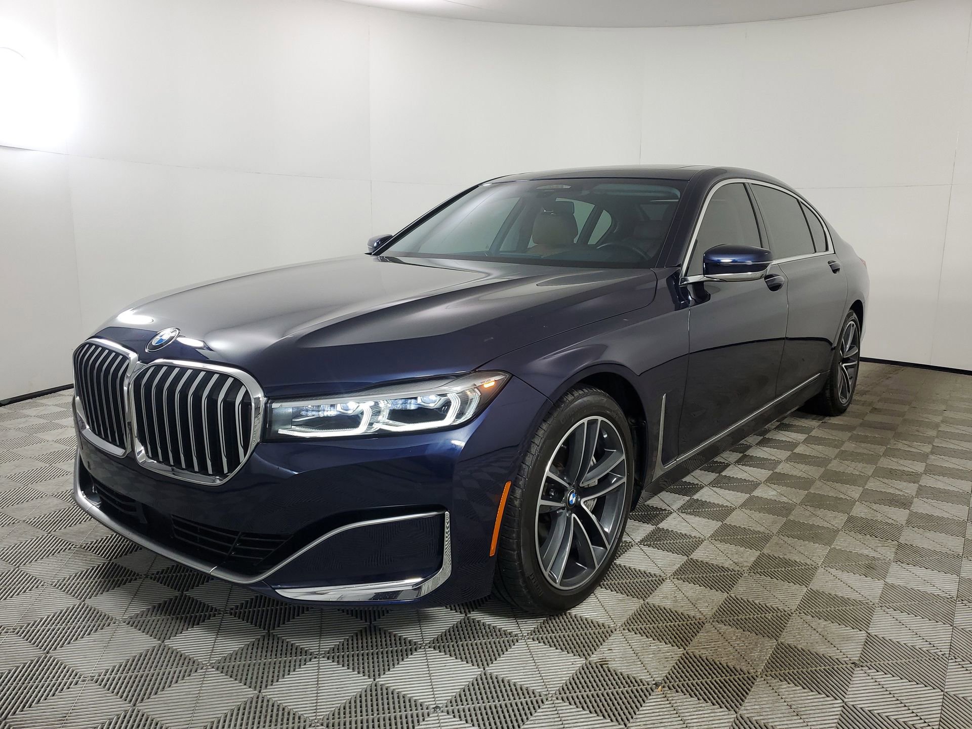 Used 2022 BMW 750i xDrive w/ Executive Package image 4