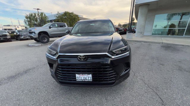 Used 2025 Toyota Grand Highlander AWD image 3