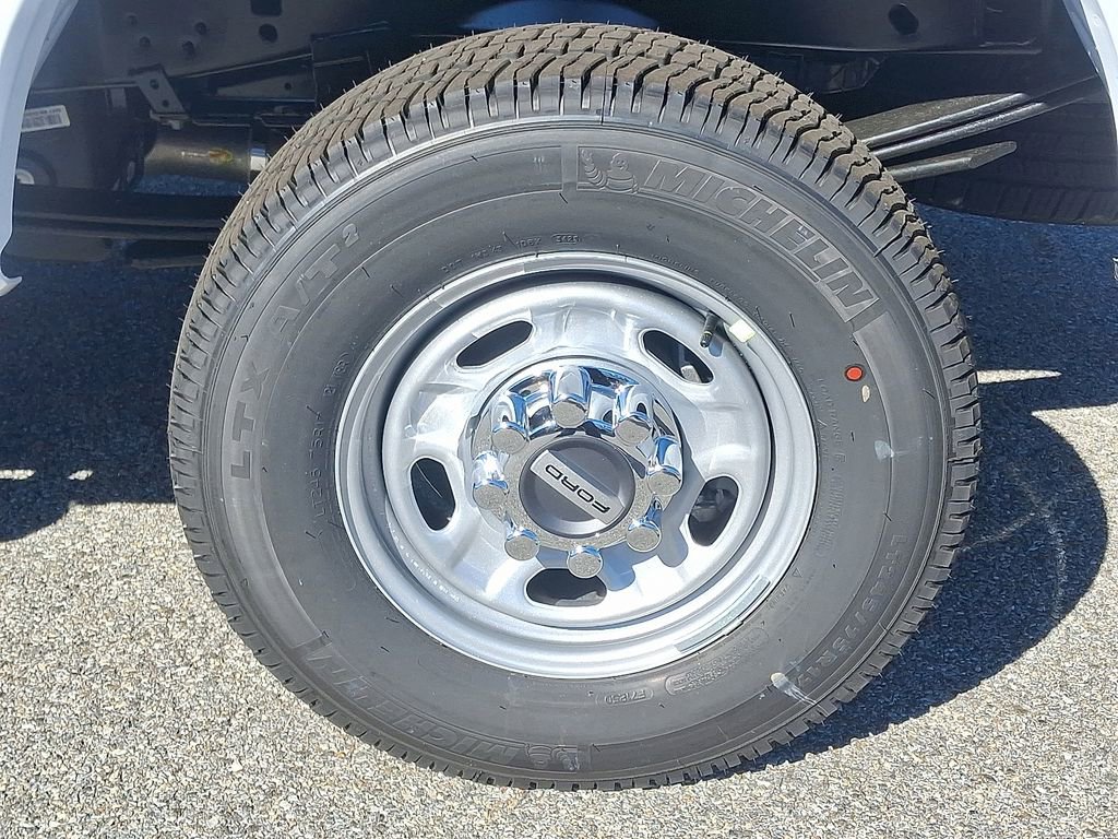New 2026 Ford F250 XL w/ XL Chrome Package image 5