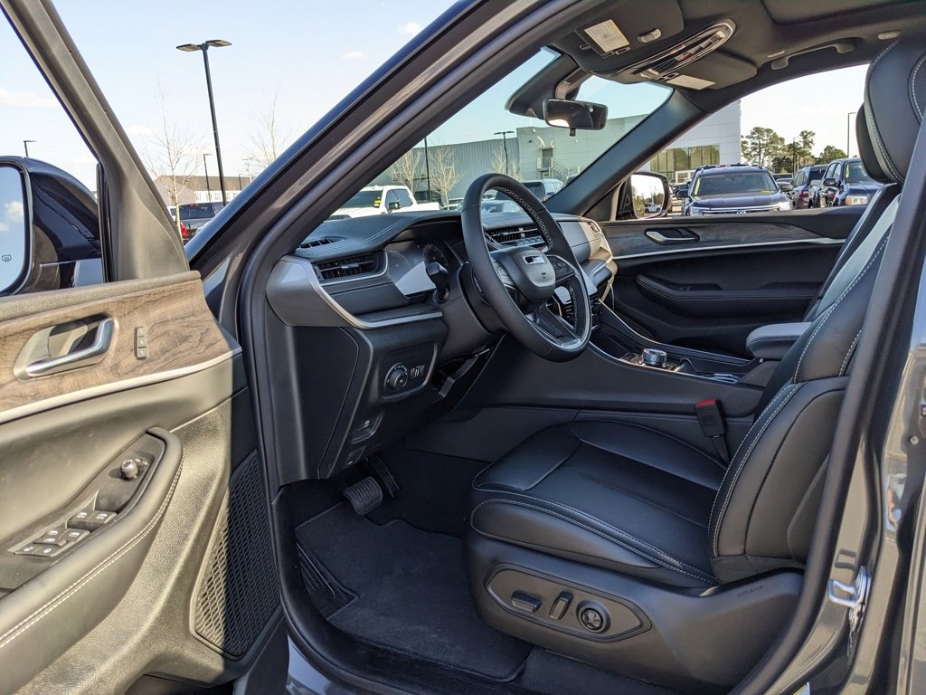 New 2025 Jeep Grand Cherokee Limited image 37