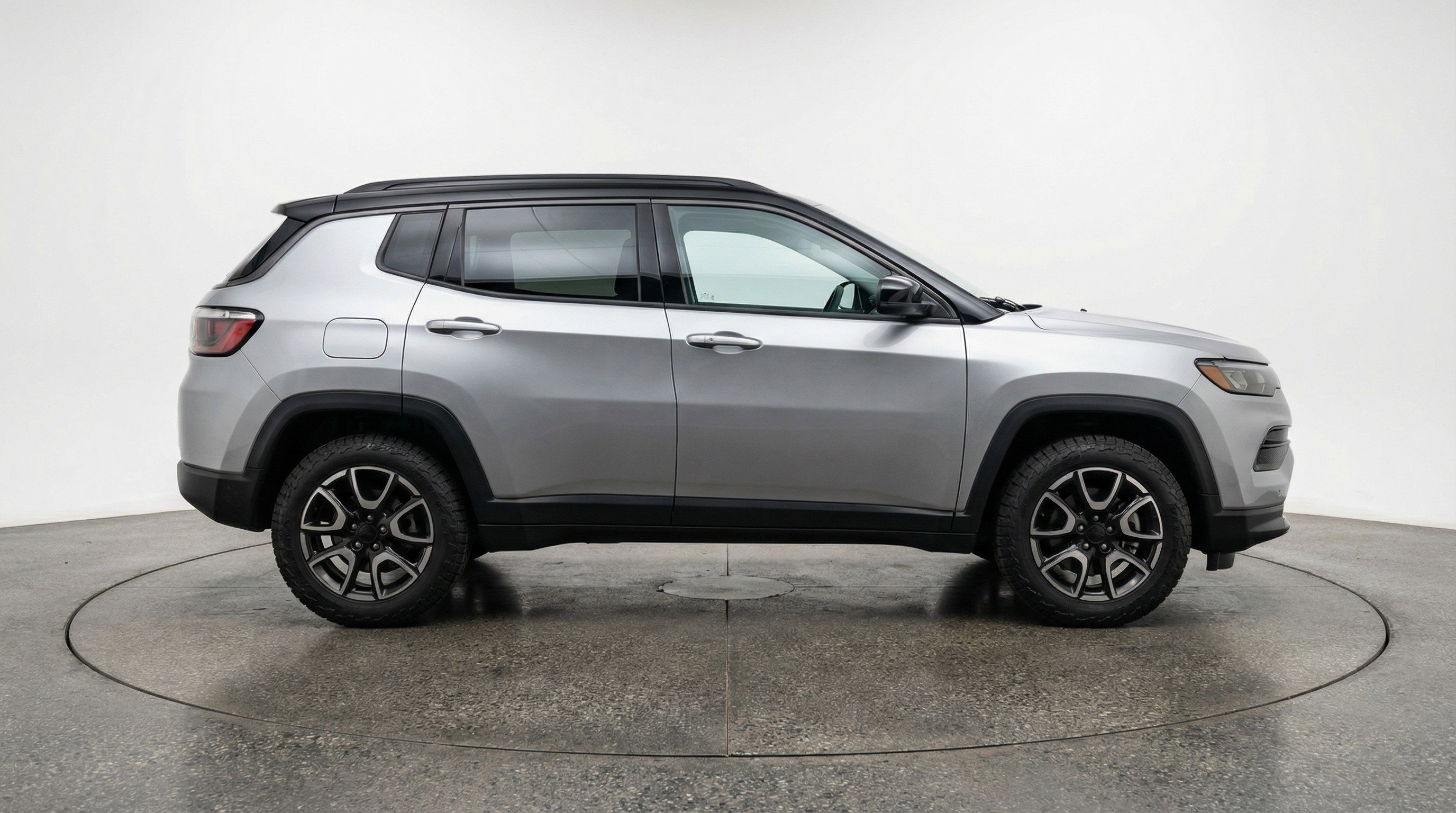 Used 2025 Jeep Compass Trailhawk AWD/4WD image 11