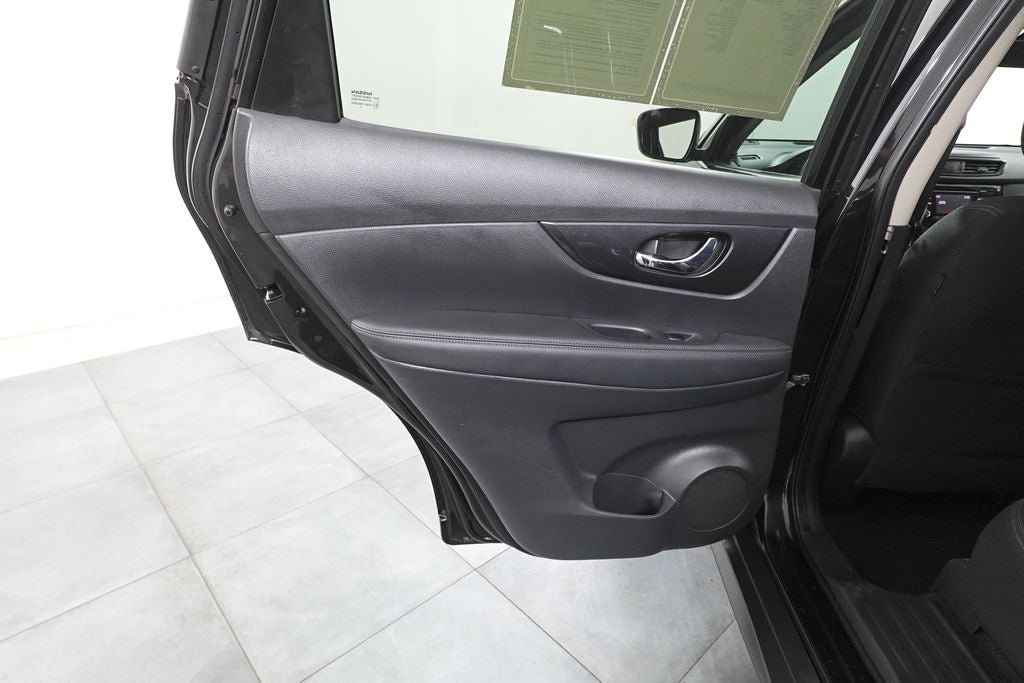 Used 2017 Nissan Rogue SV image 22