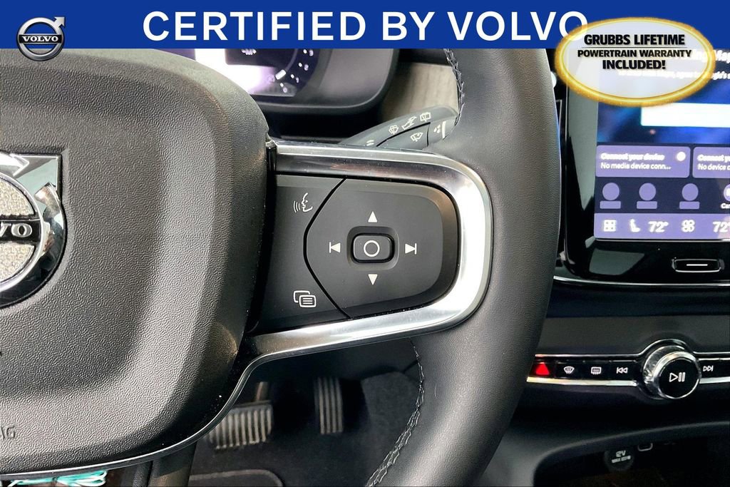 Used 2023 Volvo XC40 B4 Plus image 25