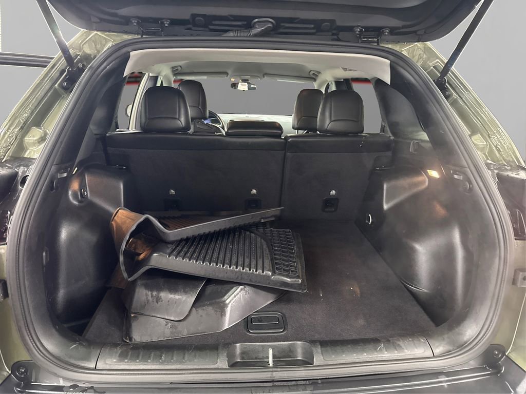 Used 2020 Jeep Cherokee Trailhawk image 11