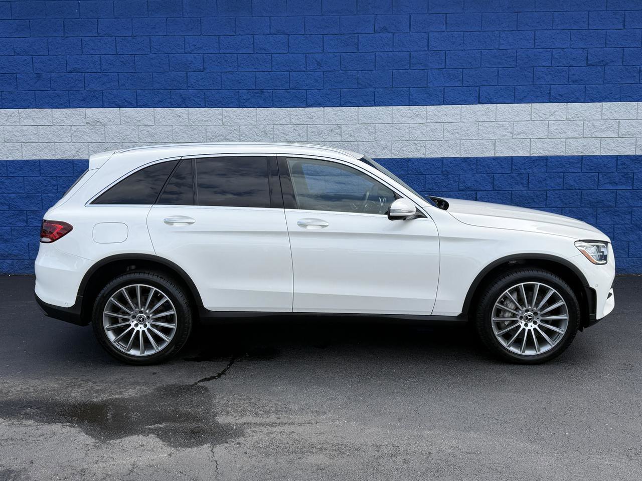 Used 2022 Mercedes-Benz GLC 300 4MATIC image 2