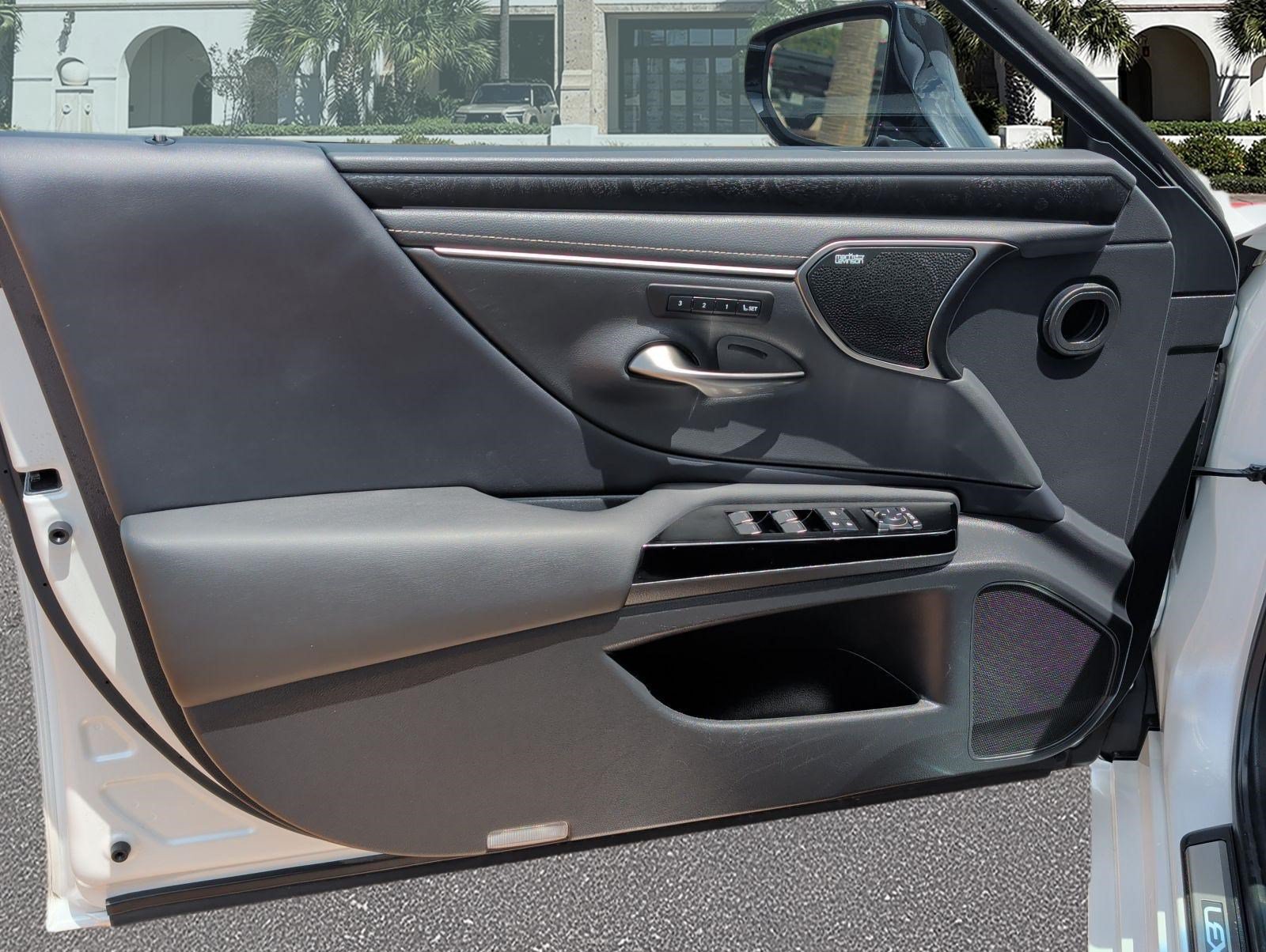 Certified 2024 Lexus ES 350 Ultra Luxury w/ Accessory Package (Z2) FWD image 8