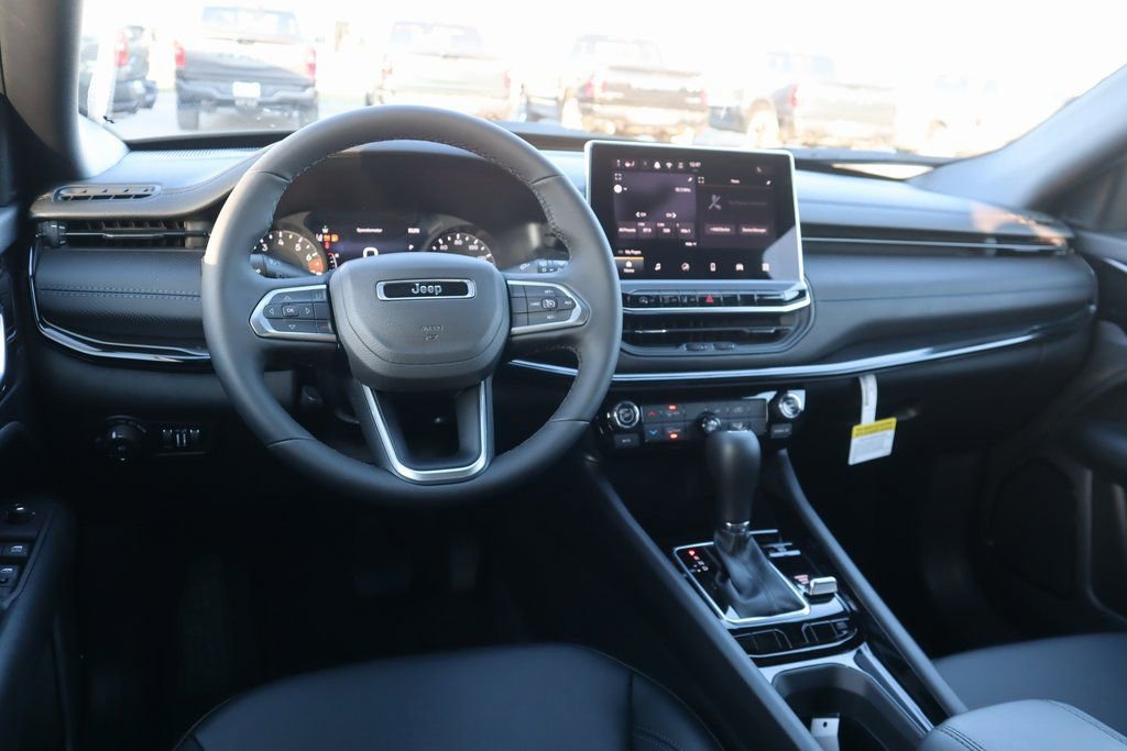 New 2026 Jeep Compass Latitude image 2