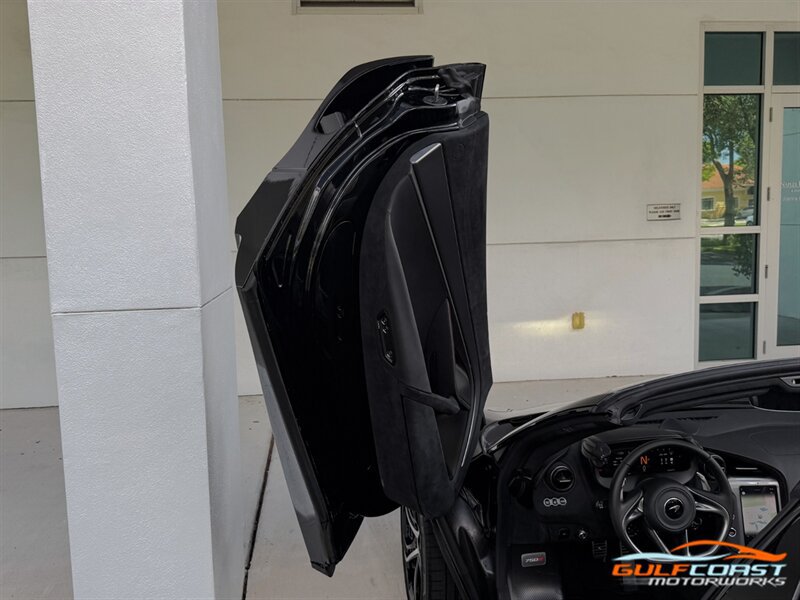 Used 2024 McLaren 750S Spider RWD image 26