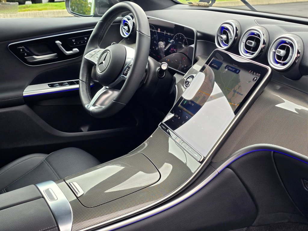 Used 2025 Mercedes-Benz GLC 300 4MATIC image 27