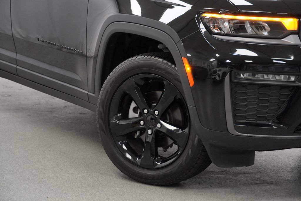 New 2026 Jeep Grand Cherokee Limited w/ Limited Altitude Package AWD/4WD image 8