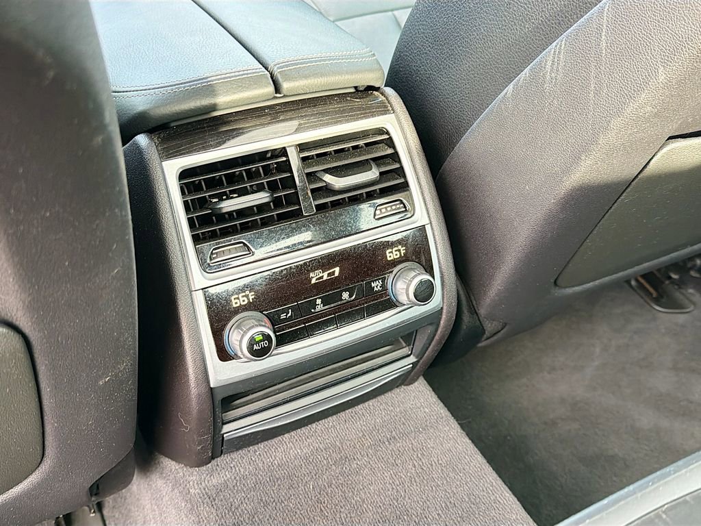 Used 2018 BMW 740i image 19