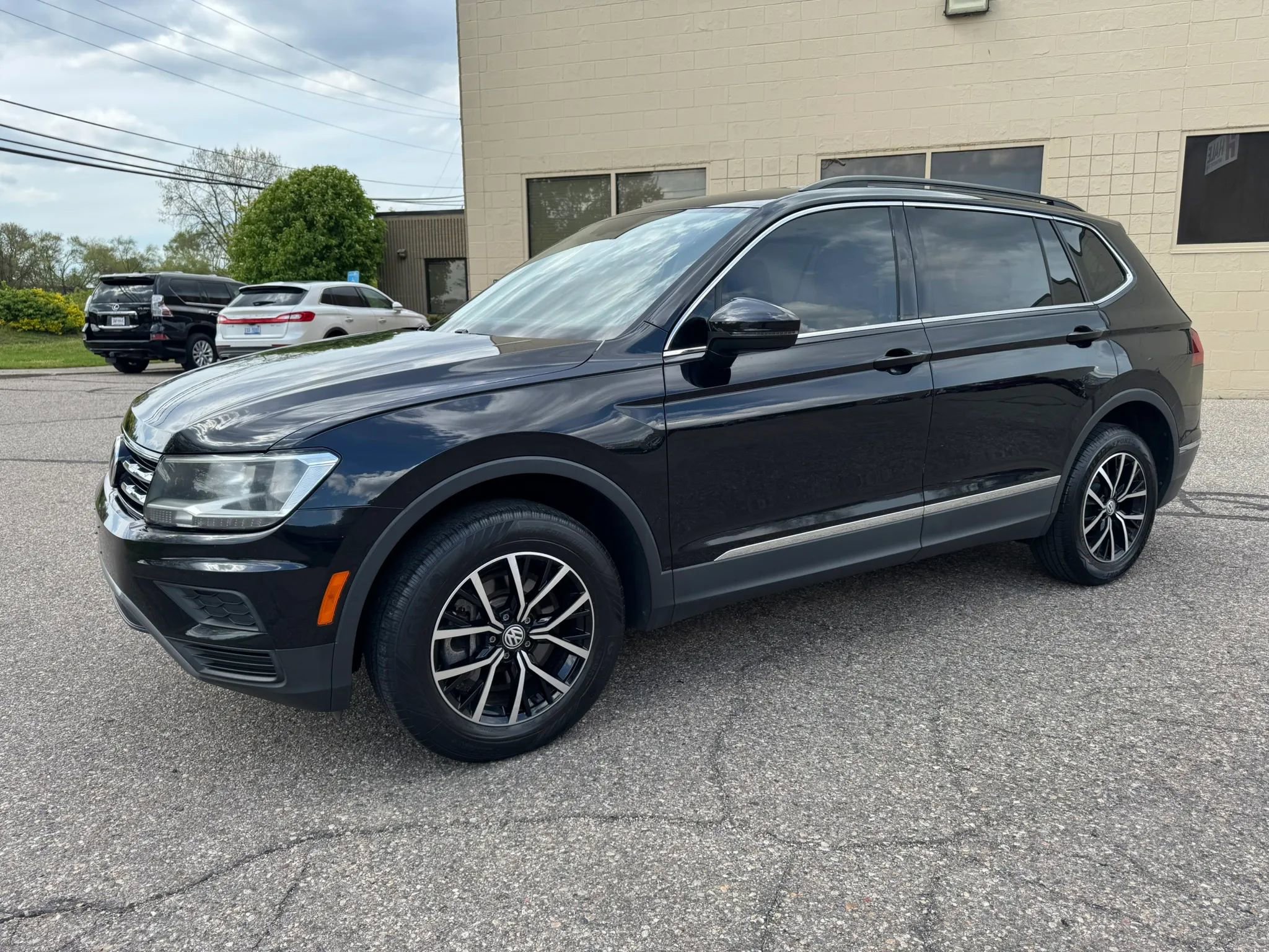 Used 2021 Volkswagen Tiguan SE FWD image 4