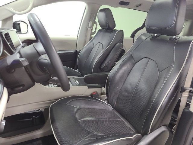 Used 2023 Chrysler Pacifica Limited FWD image 21